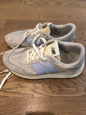 New Balance Gray & Lavender Retro Runner Sneakers